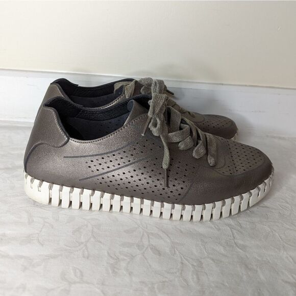 Caposhie Metallic Sneakers - Picture 2 of 10